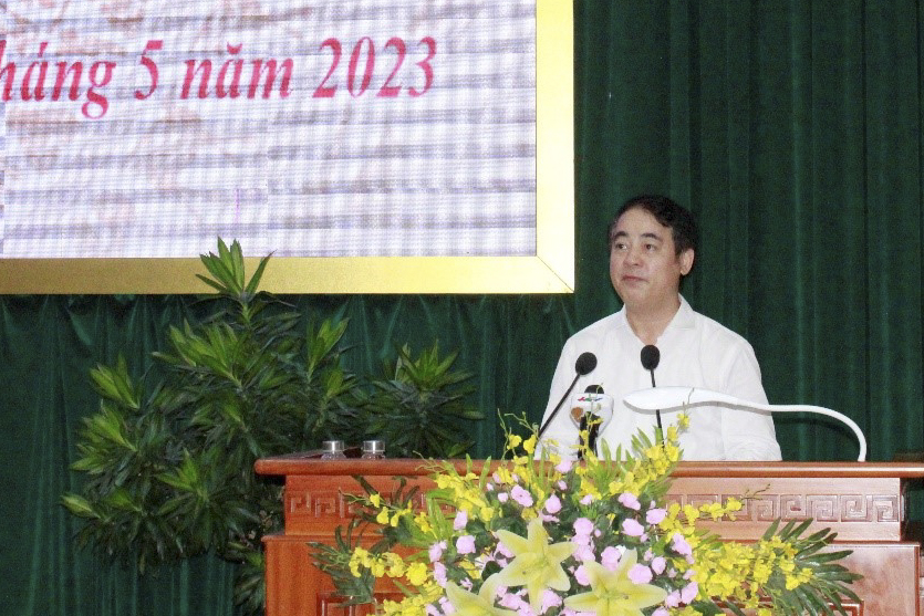 Đồng chí Nghiêm Xuân Thành, Ủy viên Ban Chấp hành Trung ương Đảng, Bí thư Tỉnh ủy Hậu Giang phát biểu tại Hội nghị.